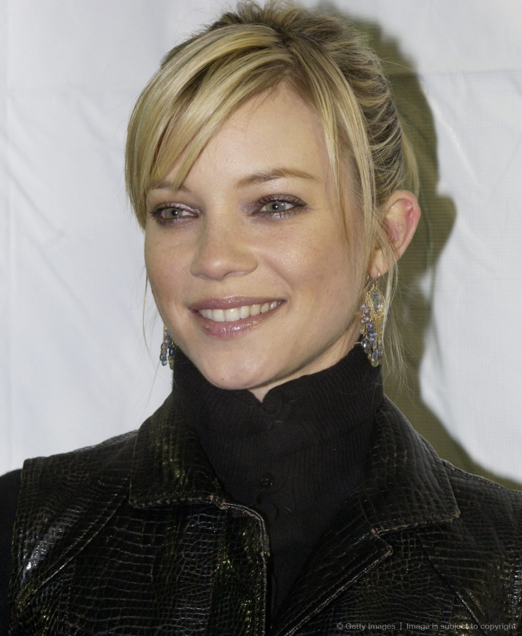How tall is Amy Smart?